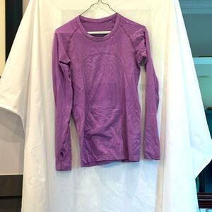 Lululemon swiftly tee. Size 6
